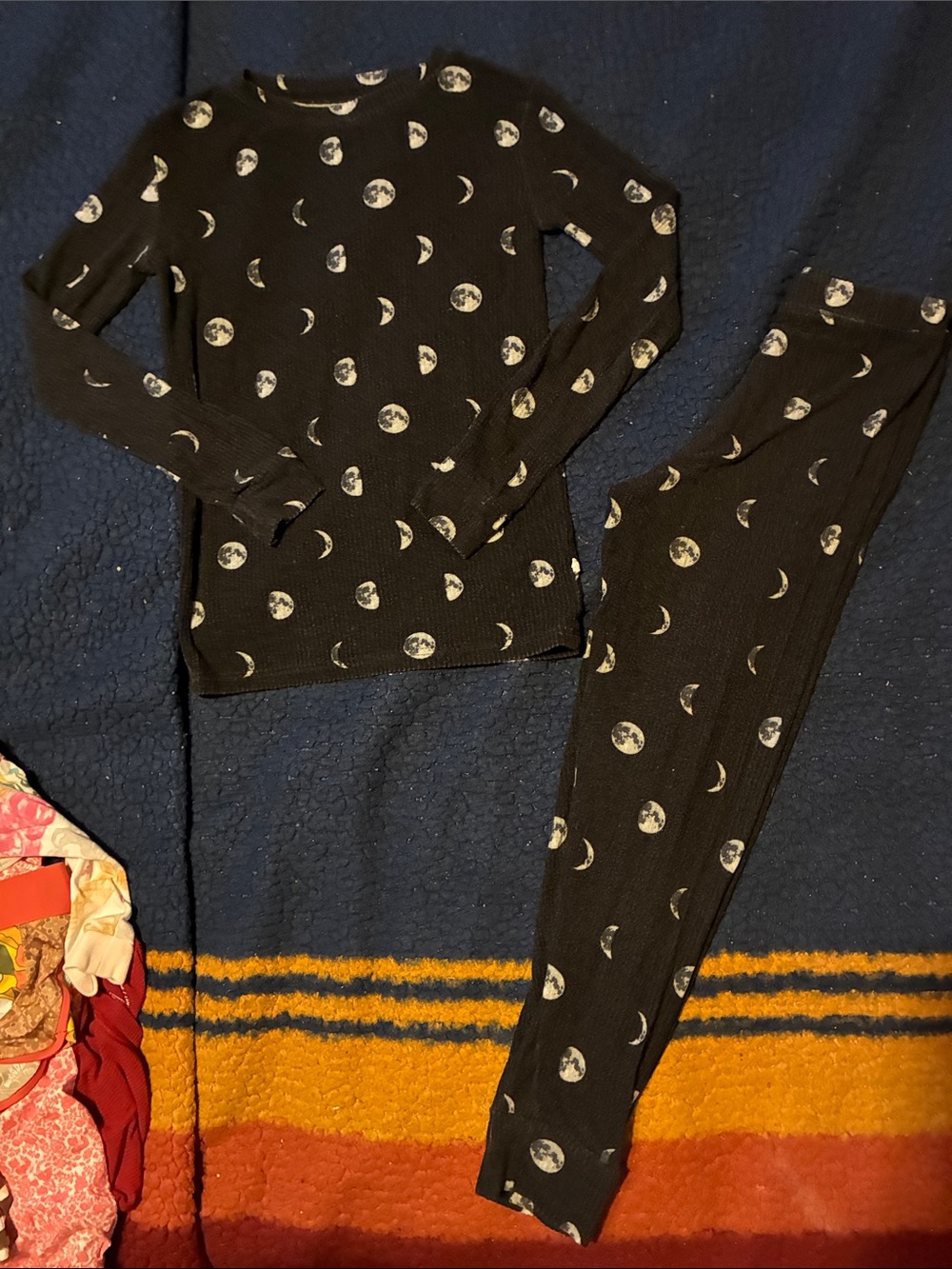 Brave little ones Kids' Black Moon-Print Pajama Set